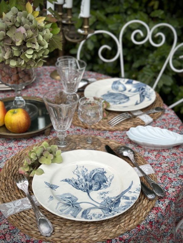 I. Suite de 6 assiettes plates Creil et Montereau modèle Tulipes