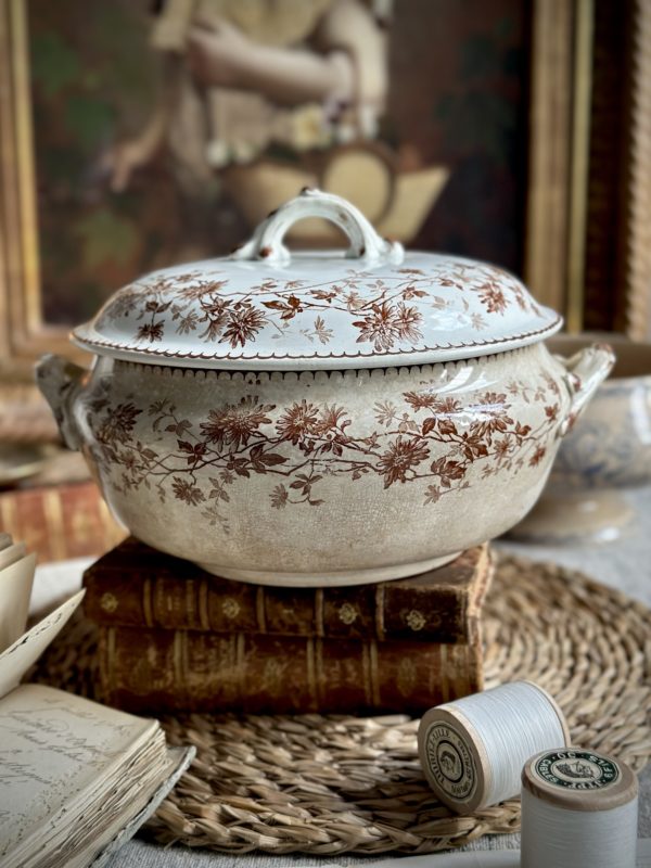 Soupière Creil et Montereau modèle Mignardise