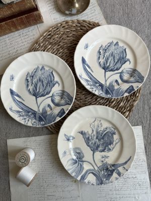 Suite de 3 assiettes à dessert Creil et Montereau modèle Tulipes