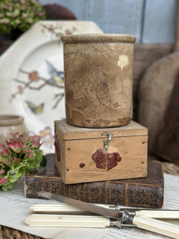 Pot à confiture ou à graisse patiné