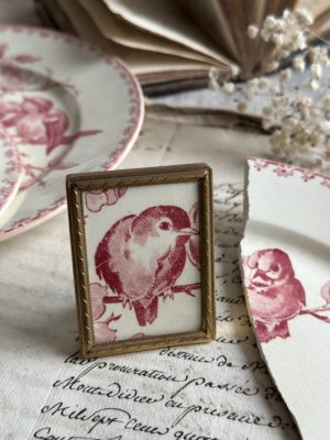 Petit cadre ancien en bronze et motif terre de fer Favori Sarreguemines