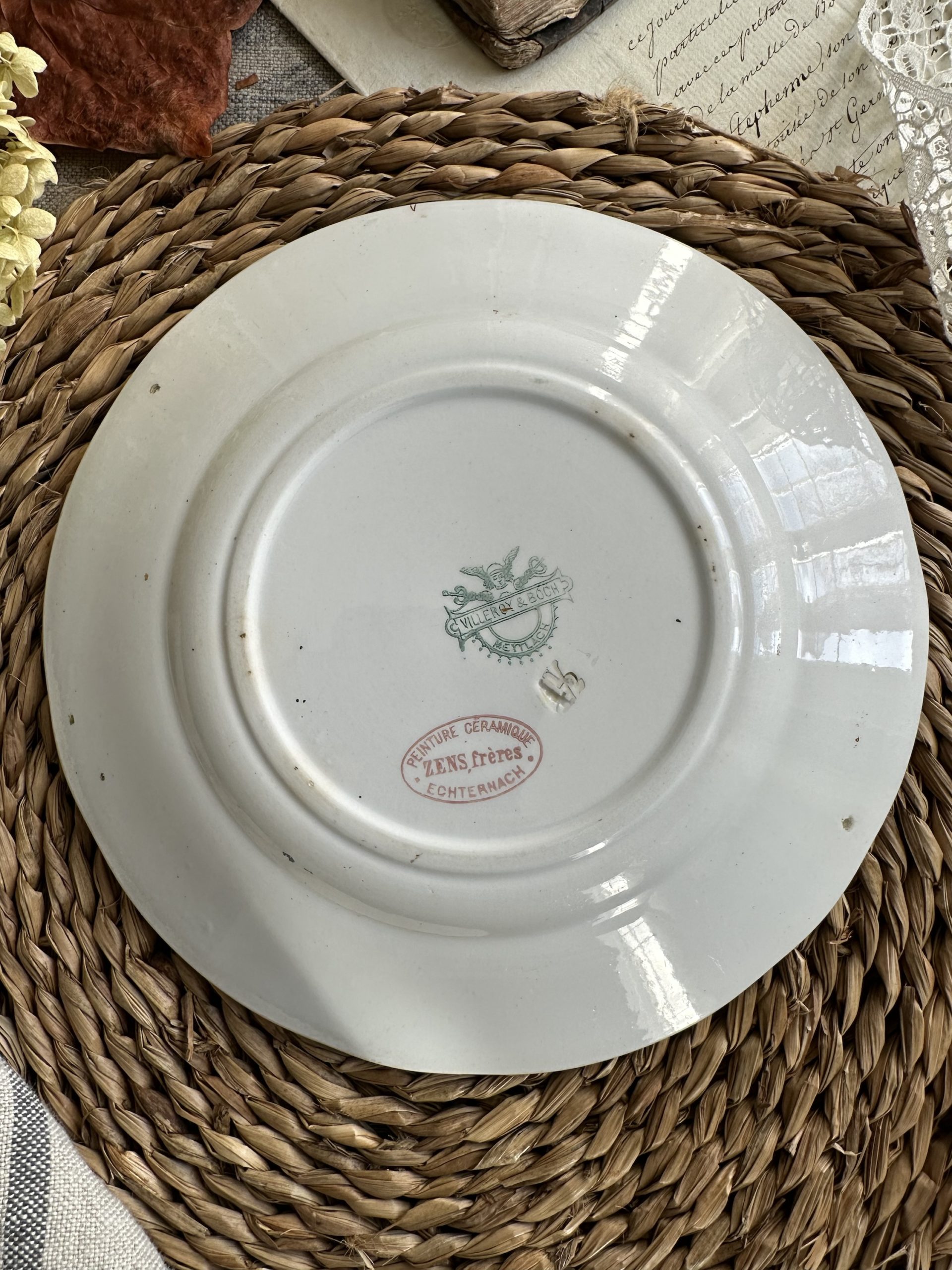 Exceptionnelle assiette à dessert, peinte à la main, manufacture ZENS frères d'Echternach, V&B Mettlach - fin XIXème – Image 5