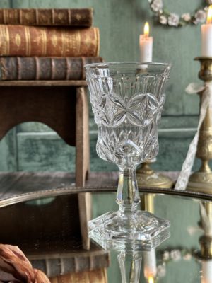 Grand verre en cristal moulé, Charles X