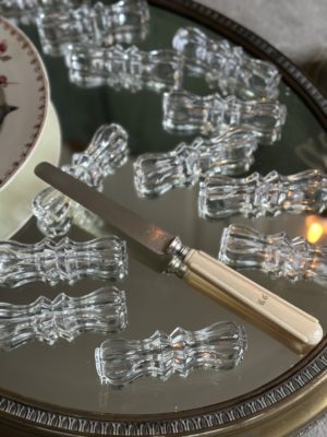 Suite de 12 porte-couteaux en cristal , Cristalleries Royales de Champagne