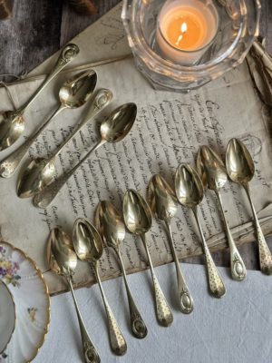 Suite de 12 cuillères à dessert/ à café en vermeil (argent massif poinçon Minerve, recouvert d'or), orfèvre Berthier Philippe, Napoléon III, milieu XIXème