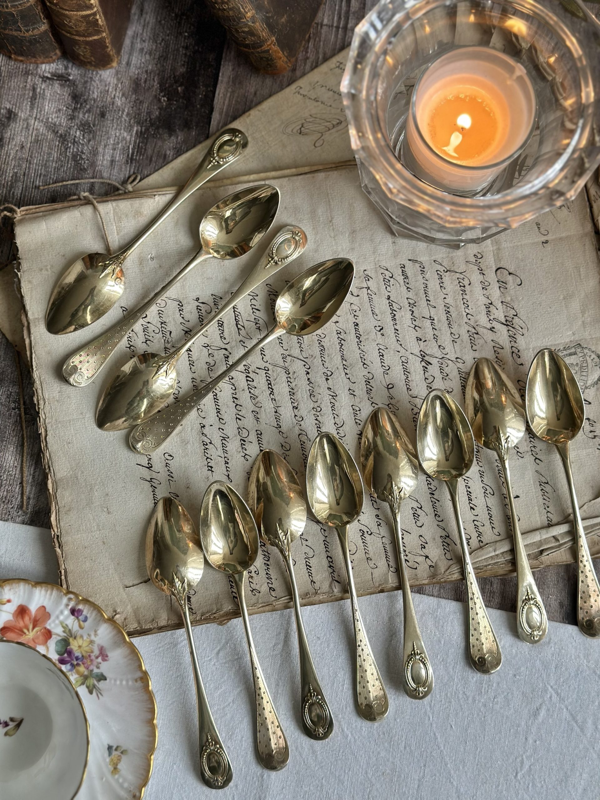 Suite de 12 cuillères à dessert/ à café en vermeil (argent massif poinçon Minerve, recouvert d'or), orfèvre Berthier Philippe, Napoléon III, milieu XIXème – Image 3