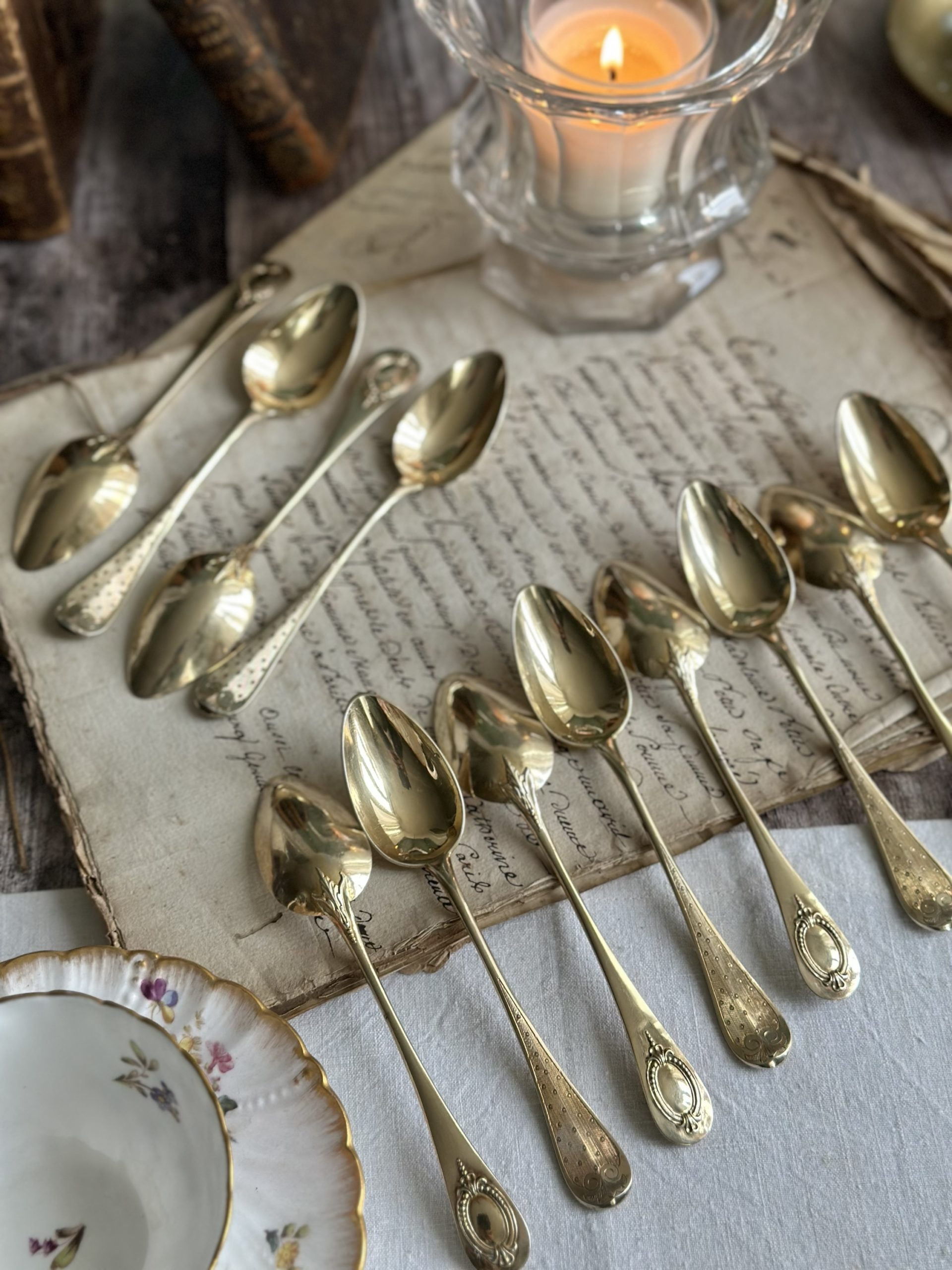 Suite de 12 cuillères à dessert/ à café en vermeil (argent massif poinçon Minerve, recouvert d'or), orfèvre Berthier Philippe, Napoléon III, milieu XIXème – Image 4