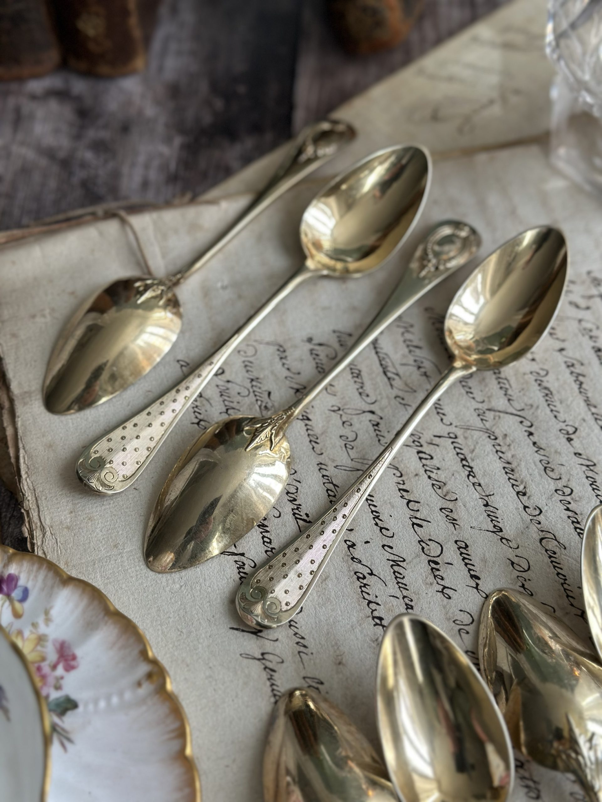 Suite de 12 cuillères à dessert/ à café en vermeil (argent massif poinçon Minerve, recouvert d'or), orfèvre Berthier Philippe, Napoléon III, milieu XIXème – Image 2