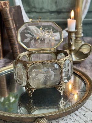 Sublime boîte à bijoux octogonale XIXème, cristal biseauté, gravé