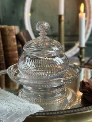 Bonbonnière ou sucrier en cristal taillé Baccarat, avant 1936