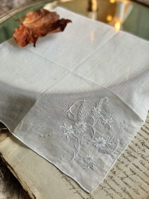 V. Mouchoir ancien brodé main - monogramme K