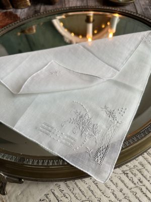 VIII. Deux mouchoirs anciens brodés main