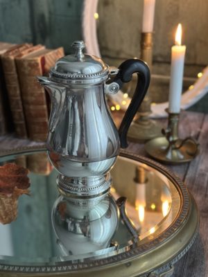 I. Elégante théière / cafetière en métal argenté