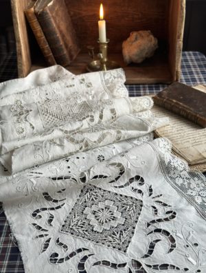 Exceptionnelle pièce brodée ancienne de 2m20