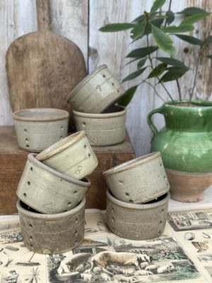 Pot faisselle n°7 et n°8