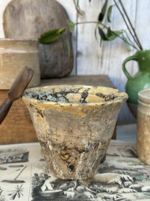 Pot à résine ancien