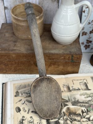 I. Très grande cuillère en bois