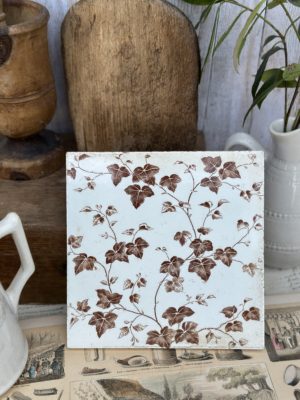 Sublime carreau signé Creil et Montereau